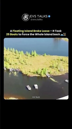 A Floating Island Broke Loose… And It Took 25 Boats to Stop It! 😱🌊🚤