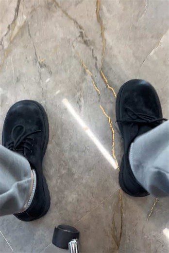 Discover Stylish Derby Shoes for Your Holiday Look