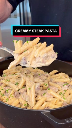 Creamy Steak Pasta BIG BATCH Meal Prep, Episode 5 Per Serving (Makes 10) 690 Calories 51g Protein 74g Carbs 20g Fat - Steak 900g (32 oz) flank steak Salt and black pepper 30g (2 Tbsp) avocado oil Sauce Base: 2 large sweet onions 900g (32 oz) beef bone broth 1 Tbsp black pepper   1 tsp thyme Garlic powder   Kinders Caramelized Onion Butter seasoning (optional) Cream Sauce: 120g (0.5 cup) reduced fat cream cheese 354g (1 can) fat free evaporated milk 600g (2.5 cups) cottage cheese Black pepper   G