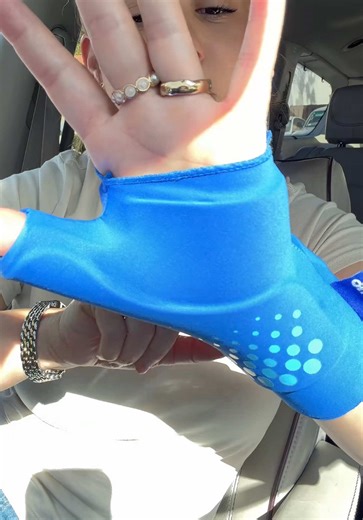 Relief for Carpal Tunnel: Dual Therapy Wrist Wrap