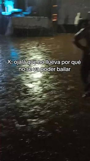 #1 Best Mexican Dancing Page🇲🇽🔥 on Instagram: "😂🇲🇽🙌🏼 #purobailando"