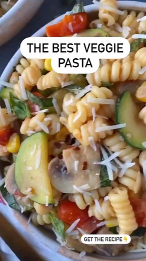 VEGETABLE PRIMAVERA PASTA! 🍅🍄🌽 this is the perfect Spring/ Summer dish! It’s absolutely loaded with veggies and comes together in around 30 minutes🎉🎉 To make it you’ll need: 🔹 2 tablespoons olive oil 🔹 ½ cup onion diced (about ½ a small onion) 🔹 2 tablespoons garlic minced (about 6 cloves 🔹 ¼ teaspoon salt 🔹 ¼ teaspoon pepper 🔹 ¼ teaspoon red pepper flakes optional 🔹 1.5 cups cherry tomatoes halved – about 8 oz 🔹 8 oz mushrooms sliced 🔹 1 cup zucchini thinly sliced 🔹 1 cup frozen 