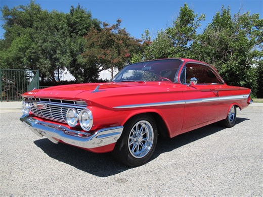 Gorgeous 1961 Chevrolet Impala Bubble Top Goes Out for a Ride. What a Head-Turner!