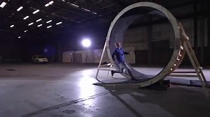 Damien Walters fait un looping en courant