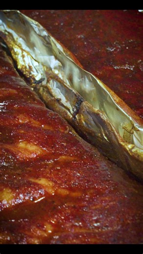 Foil boat ribs an old school BBQ mop sauce = pure backyard magic. 🔥 This simple, tangy-sweet mop keeps your ribs juicy, tender, and bursting with smoky flavor. Easy to make, hard to forget! Full recipe video: https://youtu.be/eNhymYddJcA #foilboatribs #bbqmopsauce #oldschoolbbq #bbqribs #stlouisribs #bbqrecipes #backyardbbq #bbqideas #heathrilesbbq #heathrilesbbqproducts #pitmasterheathriles Recteq Royal Oak Charcoal | Heath Riles BBQ