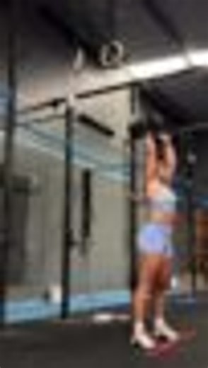 Woman Demonstrates Amazing Fitness Levels as She Performs Intense Workout