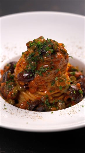 Spaghetti alla puttanesca #pasta #italianfood