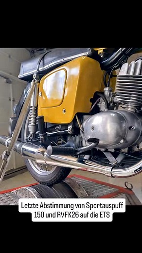 Letzte Abstimmungsarbeiten von RVFK26 und unserem neuen Sportauspuff aufeinander an meiner schönen ETS. 2PS mehr am Hinterrad können sich sehen lassen 😁#simsontuning #rzt #moped #delta21 #simson #mz | RZT