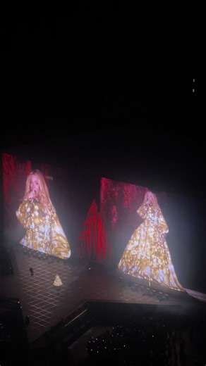 Beyoncé's Stunning LED Dress at Cowboy Carter Concert