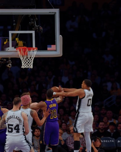 202K views · 1.3K reactions | Through the first ➡️ END 1 | SAS 22, LAL 32 | San Antonio Spurs | Facebook