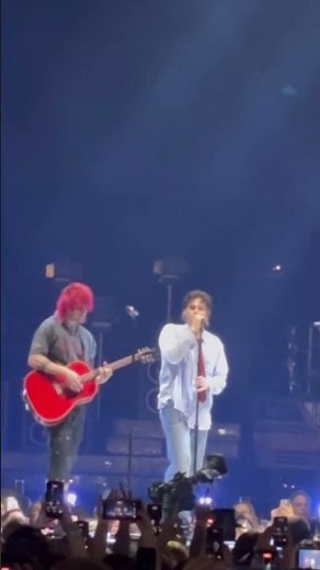 5 seconds of summer band live in Amsterdam performance #concert #arena energetic performance
