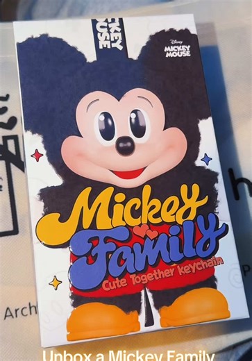 Unboxing the cutest Mickey & Friends keychain 🐭✨ #disney #unboxing #mickeymouse #disneyworld #disneyparks