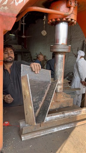 Unexpected Hydraulic Tool Bending with Harrow Disc Hinges #powertools