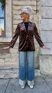 We were so excited to unpack newness that we didn't even shoot the reveal but you'll have to come in and try on this new burnout velvet top and why not try it with another print. Mixing prints is the ULTIMATE way to show off some confidence and it'd really not that hard once you understand how to do it. All you need to do is have one print that stands out a bit more than the other. The easiest way to do it is when they're in the same colour family (like what we did here) but just have some fun. 