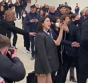 JISOO leaving Dior Show. | BP