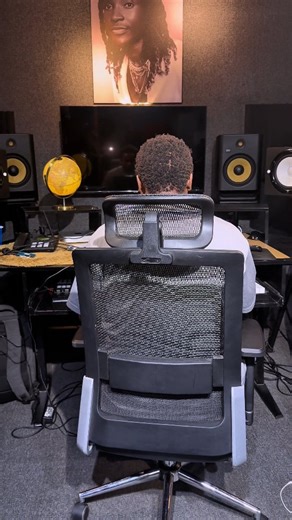 Is Ben conga 🔥 (PANDA 🐼) on Instagram: "Merry Christmas 🎄🎁 #studiolife #musicstudio #producers #mixingandmastering"