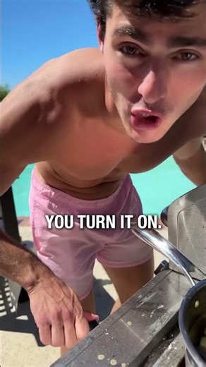 ‪@itsQCP‬ makes a cheesesteak sandwich!