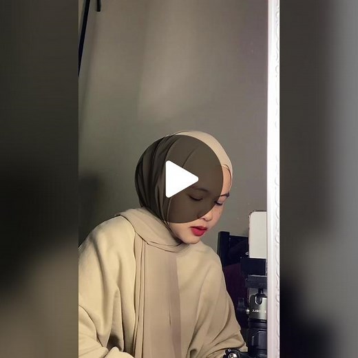 Lagu Hal - L: Selalu Aku Lihat Belakang Punggungmu