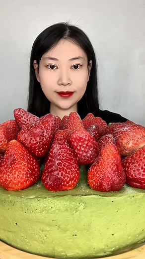 Matcha Chocolate Fudge Strawberry Foam Cake | Yunhee Asmr | Yunhee Asmr