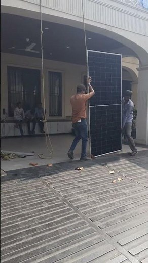 ​How to Lift Heavy Solar Panels to Rooftop? Amazing Manual Technique! #solarinstallation