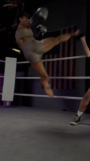 Casual 360 Roundhouse Kick 👀 ‪@rayna.vallandingham‬