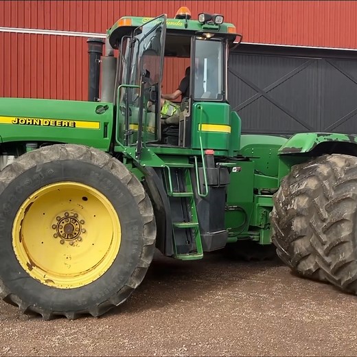 38K views · 146 reactions | Betalt samarbete med Klaravik. Kolla in denna John Deere 9200 som säljs just nu på klaravik.se. Auktionen avslutas den 13:e februari. Kolla in den här: https://klaravik.link/3SSIQpW #klaravik #JohnDeere #JD #9200 #auktion #traktorpower | Traktor Power | Facebook