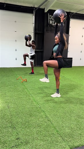Learning how to run properly, become twitchy and competing in a Healthy environment! @thatsherwhitley and @tjdu_ncan sharpening the swords and making each other better! VMR ACADEMY📍📍