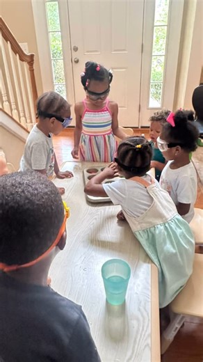 Miss Dora on Instagram: "Baking Soda & Vinegar Science Fun! 🧪✨ Today the kids explored a classic science experiment using baking soda, food coloring, and vinegar—and wow, did their faces light up with excitement! 😄 When the vinegar was poured over the baking soda, a fizzy eruption occurred thanks to a chemical reaction between the acid (vinegar) and the base (baking soda). This reaction releases carbon dioxide gas, creating those bubbly, foamy explosions the kids love to watch! But beyond the 