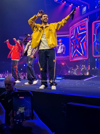 raoul is zo'n cutie 🥹 (eff repost want hij flopte) @FCRoelie @Koen @Milo @Bankzitters @Matthy #viral #bankzitters #ziggodome #voorjou #raouldegraaf @Manou Van der Meijs @𝑳𝒊𝒔𝒂𝒏𝒏ꨄ @𝓻𝓸𝔃𝓪𝓷𝓸𝓿 •.🏒.• @𝑩𝒂𝒏𝒌 𝒇𝒐𝒓 𝒍𝒊𝒇𝒆✪★ @𝐋𝐢𝐬𝐚𝐧𝐧𝐞 @bank4life💞💞 @Mandy ❤️ @𝐏𝐫𝐢𝐯𝐞𝐱𝐌𝐚𝐮𝐝❥︎❥︎ @★𝐁𝐑𝐈𝐓𝐓𝐉𝐄★ @★𝐁𝐀𝐍𝐊★ @𝒜𝒾𝓈𝒽𝒶