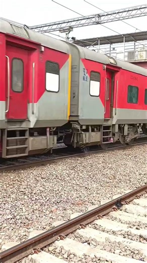 22222 Rajdhani Express #indianrailways #shortsfeed #railwaycontent