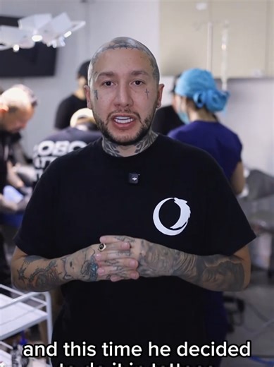 Bobby traveled from Florida to Colombia to get tattooed by Loboart — choosing the Pain-Free Tattoos experience for a full transformation. For 4 days, 8 artists worked simultaneously under Loboart’s direction to rebuild his entire look and give him the result he always wanted. This is what happens when art, medical sedation, and world-class tattooing come together. • International client • Medical sedation • 8-artist team led by Loboart • High-class tattoo experience #painfreetattoo #loboart #sed