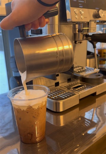 I dreamt it, I made it, and I love it! Let’s make an Iced Blueberry Pancake Latte with Maple Syrup Cold Foam! ☕️😊 • Latte Recipe: 1-2 shots espresso 2 tbsp @Nooly Syrups Blueberry Pancake Syrup Milk of choice Cold Foam Recipe: 2 tbsp heavy cream 2 tbsp milk of choice 1 table spoon maple syrup • #coffee #ninjaluxecafé #fyp #homebarista #nooly