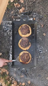 31K views · 22 reactions | Stegepladen kan bruges på induktions- eller gaskomfuret, men også tage det med ud i naturen over bål eller grill. ▸ Designet i Danmark, produceret i Sverige ▸ Naturlig nonstick - fri for PFAS ▸ Kan bruges på bål, grill eller på induktionskomfuret | Gastrotools | Facebook