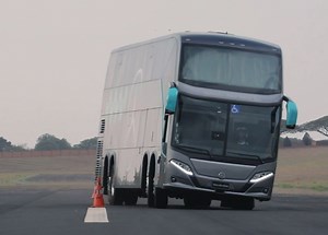 Mercedes Benz do Brasil incorporó nuevas tecnologías en sus autobuses los que se consolidan como los mas seguros de Brasil. Detalles: https://www.fanbus.cl/2022/08/los-autobuses-de-carretera-mercedes.html | Fan Bus Fanáticos de los Buses