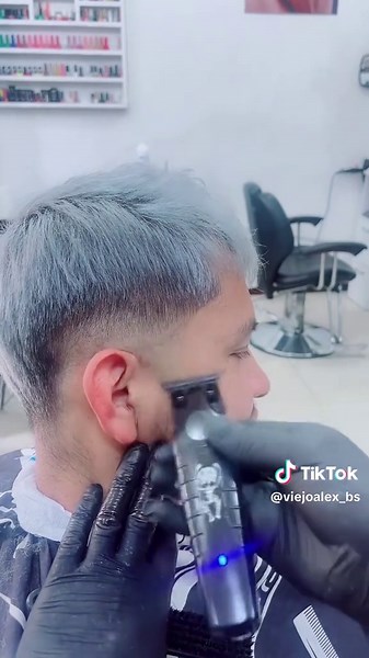 Tutorial Corte Mohicano sin Líneas Guías para Barberos