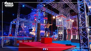 #NinjaWarrior Nos testeurs se sont mesurés au parcours de Ninja Warrior et ses nouveaux obstacles Et ce qu’on peut vous dire, c’est que le niveau est très élevé 😳 RDV dès le Vendredi 7 Juillet sur TF1 et MYTF1 avec Iris Mittenaere, Christophe Beaugrand et Denis Brogniart 💥 | Ninja Warrior France
