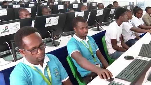 President Ruto interacts with Belgut TTI students in and IT lab! | Touch TV Kenya