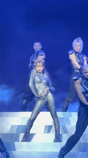 BLACKPINK# Lisa# This dance is so perfect with this style.