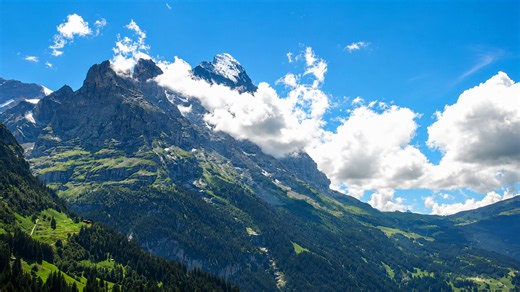 Eine raue Alpenlandschaft, die nur wenige Straßen durchqueren können