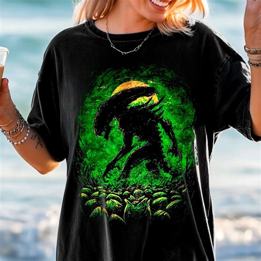 Comfort Colors® Retro Alien Shirt – Sci Fi Horror Xenomorph Graphic Tee, Space Horror Movie Sweatshirt, Alien Lovers Gift - Etsy