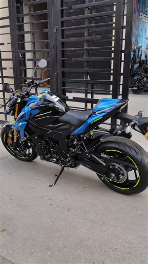 🔥 La Suzuki GSX-S750 es una motocicleta con un motor tetracilíndrico que, según muchos usuarios, produce un sonido muy apreciado y se considera uno de los mejores sonidos puros de su categoría. 🔊🔊🔊🔥🏍️ @williams02816 . . . . . . . . . . . . . . #bikelove #williams02816 #suzukigsx #suzuki #gsx750 #suzukigsxs750 #gsx #motos #motor #rodar #motolife #yoshimura #motorde4cilindros #ridersofinstagram #biker #gsxs750za #monsterenergy #viralvideos #bikerboysofinstagram #motocardstore #motocard #moto