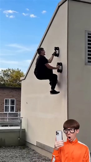 Badshah Alam Sheikh on Instagram: "Climbing with suction cups😱#reels #gadgets #trending"