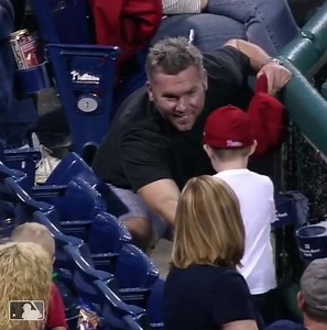 46M views · 404K reactions | Because we could all use a smile. ❤️⚾️ | MLB | Facebook