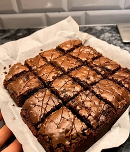 I baked sourdough discard brownies last night—and wow!!! Hands down the best brownies I’ve ever made!!! I explained everything I did — step-by-step — in the article. You’ll find it in the first comment ❤️👇 if you’re curious. | Danica Recipes