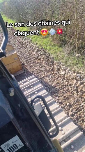 The Sounds of Heavy Machinery - Caterpillar Dozer Tracks