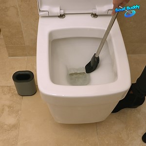 The toilet brush hasn’t changed design for over 50 years. We wanted to change that. Quick delivery from family run UK business 🇬🇧 musthaveideas.co.uk/pages/flash-sale-bowl-buddy | Must Have Ideas UK