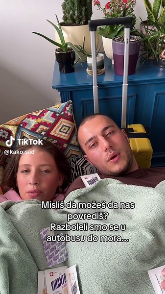 Jel i dalje dobra ideja kratak šorc i papuče u pokretnom frižideru 12 sati? I to bez putne apoteke? Razmisli opet 😊