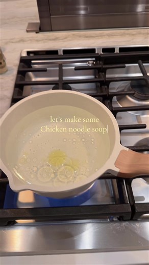 Levanta muertooooos 10/10 | chicken noodle soup