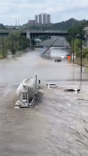 Flash Floods in Toronto Canada 🇨🇦 #Rain #Flood #raining #Flooding #Weather #Toronto #GTA #kitchener #Ontario #temperature #Live #Video Pray for Canada🇨🇦🇨🇦🇨🇦 | BS News TV