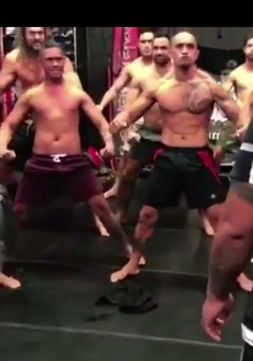 Haka dance w/ Jason Momoa #haka #kane #hawaii #jasonmomoa